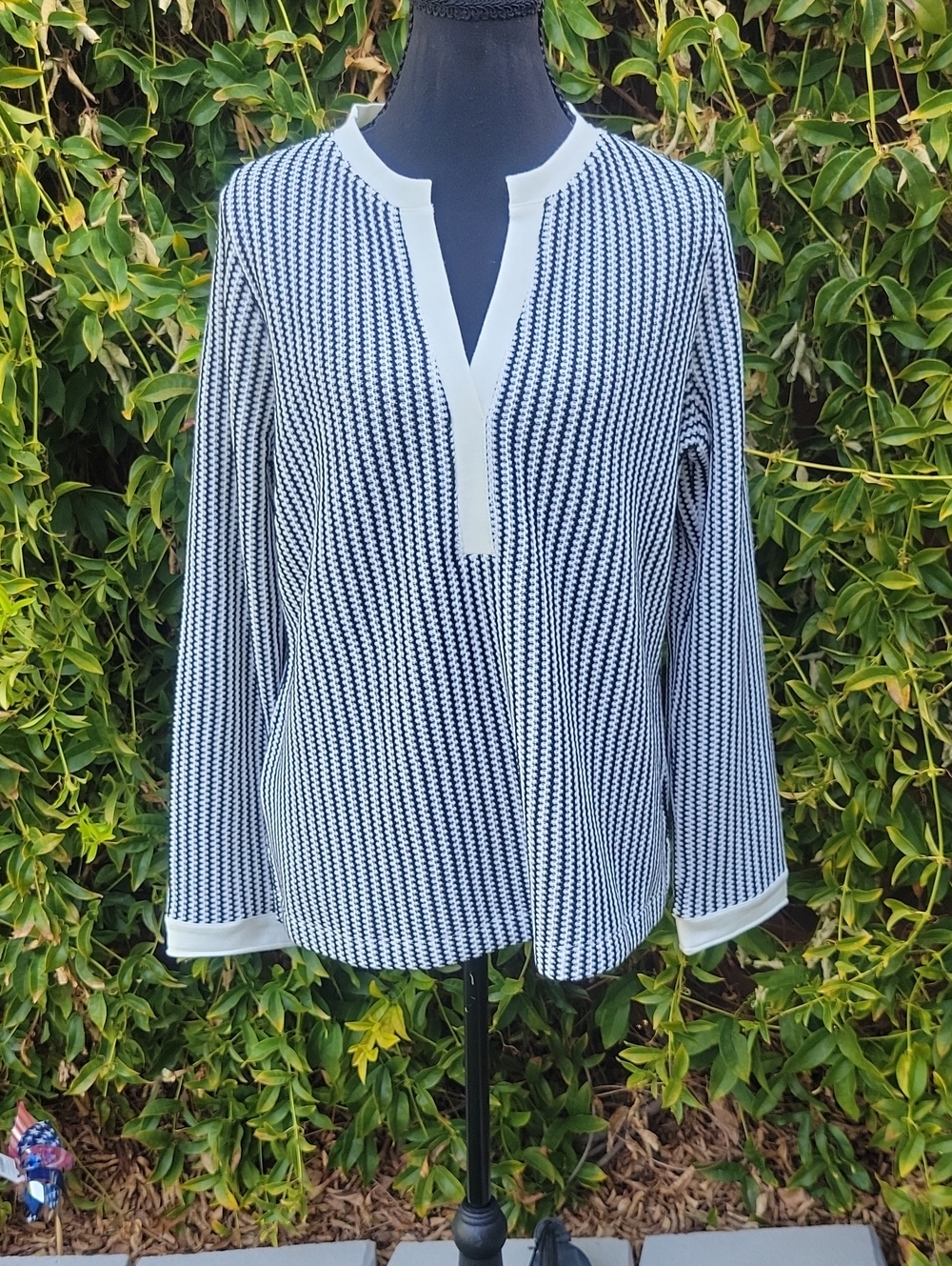 NIC+ZOE Black and White Patterned Long-Sleeve Tunic